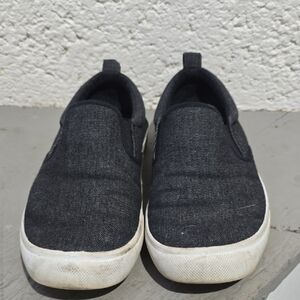Womens Classic Black Slip-On Sneakers